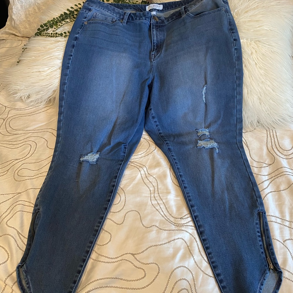 Women’s Plus Lane Bryant Distressed Skinny Jean size 20